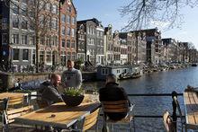 Amsterdam veut réguler le flux de touristes, dont l'invasion lasse les habitants