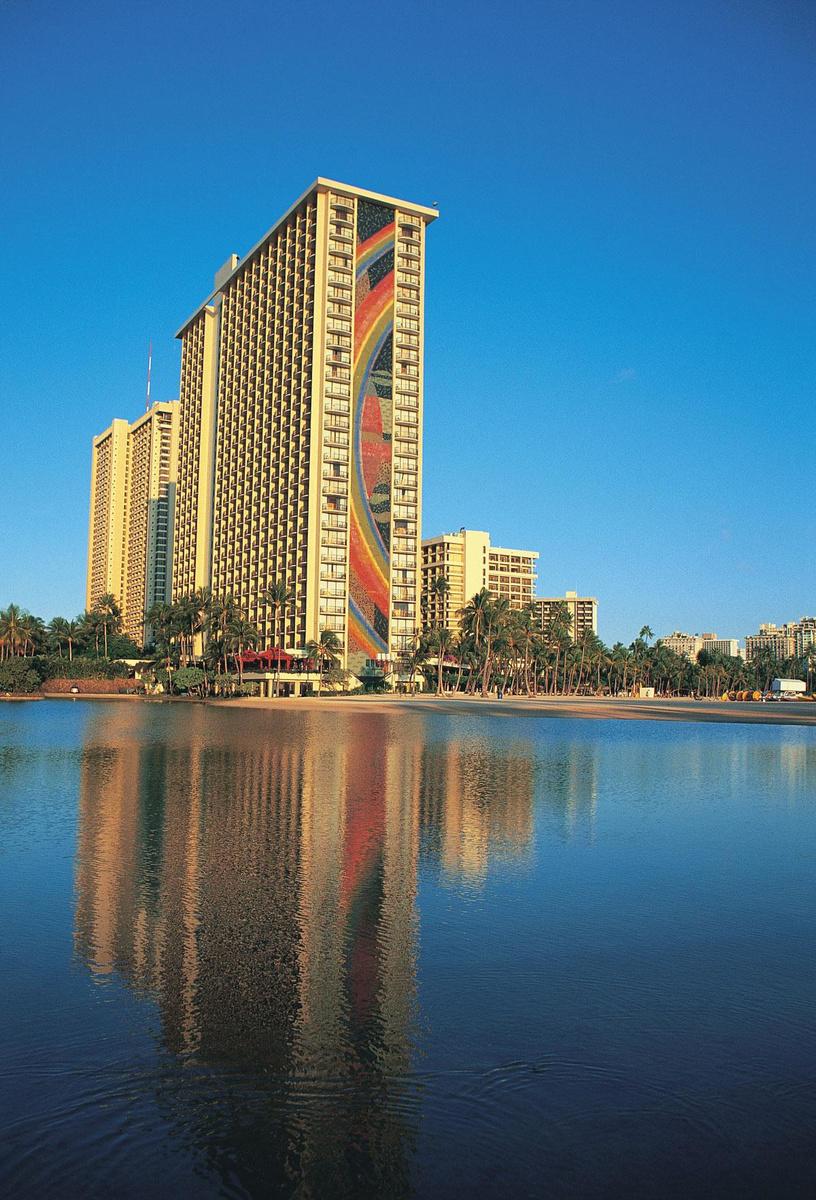 L'hôtel Hilton Waikiki, à Hawaii (anciennement Village Hotel).