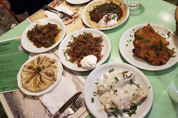 Nan, restaurant tenu par des réfugiés ayant choisi de rester à Lesbos, en Grèce