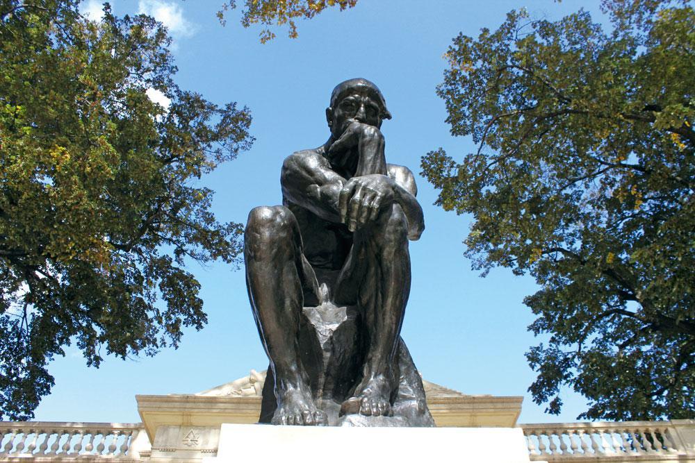 Le penseur de Rodin, devant le musée qui lui est dédié.