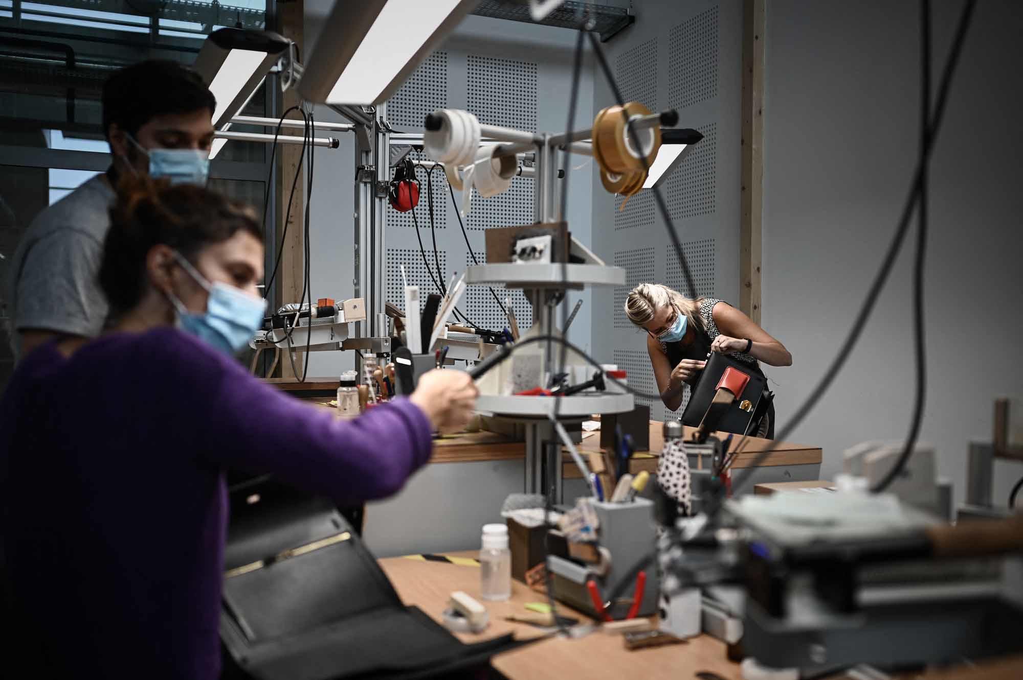 Hermès: dans les coulisses de la nouvelle manufacture (en images)