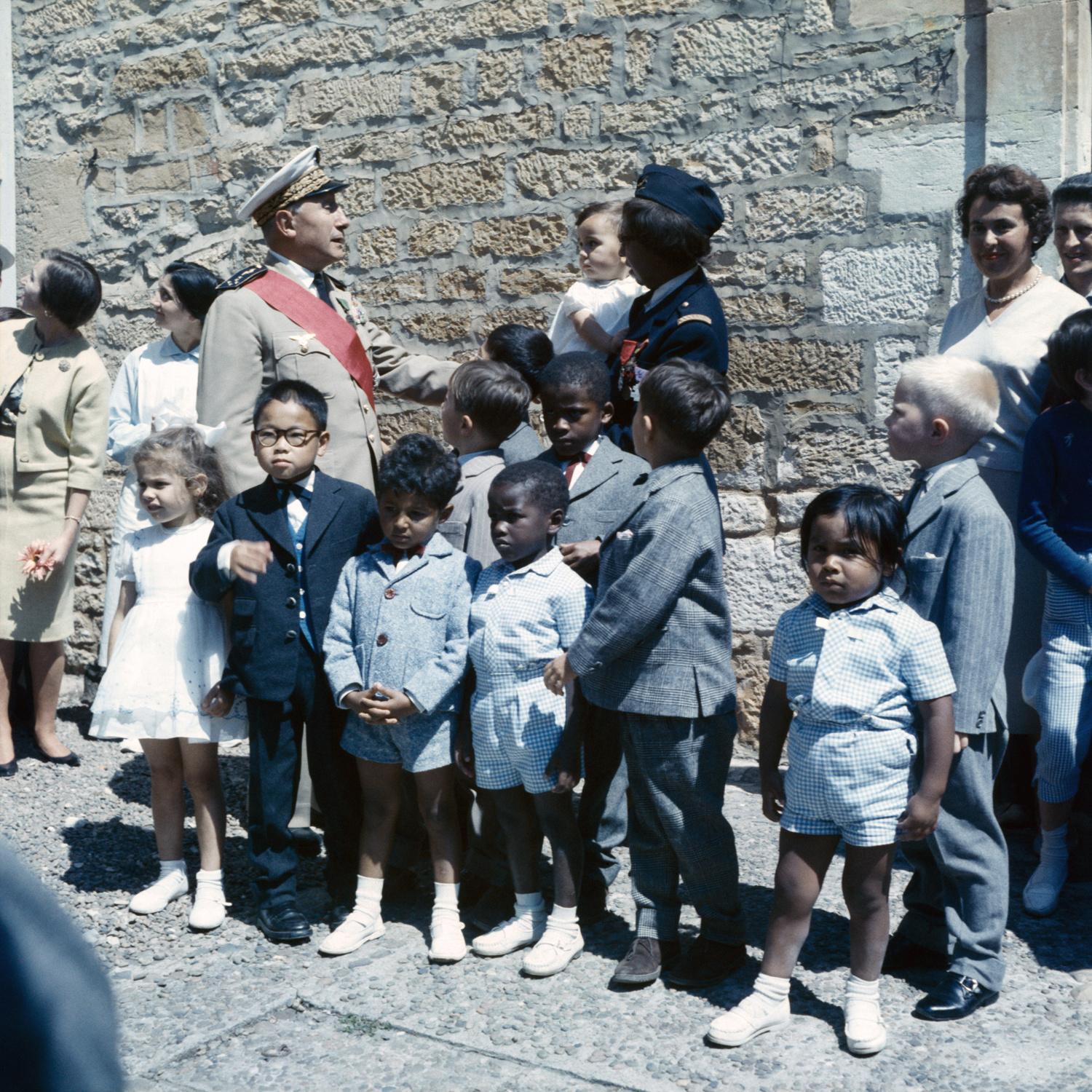 Joséphine Baker, en 1961, avec ses enfants