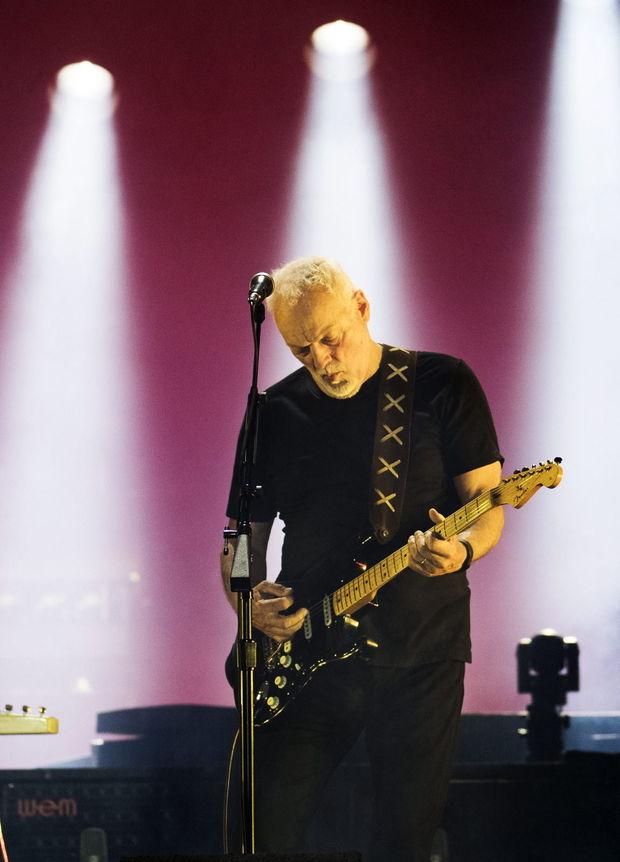 David Gilmour
27 july 2016
concert Grote Markt Tienen
photo: Alex Vanhee
David Jon Gilmour, (born 6 March 1946) is an English singer, songwriter, composer, multi-instrumentalist, and record producer. He joined the progressive rock band Pink Floyd as guitarist and co-lead vocalist in 1968, effectively as a replacement for founder Syd Barrett