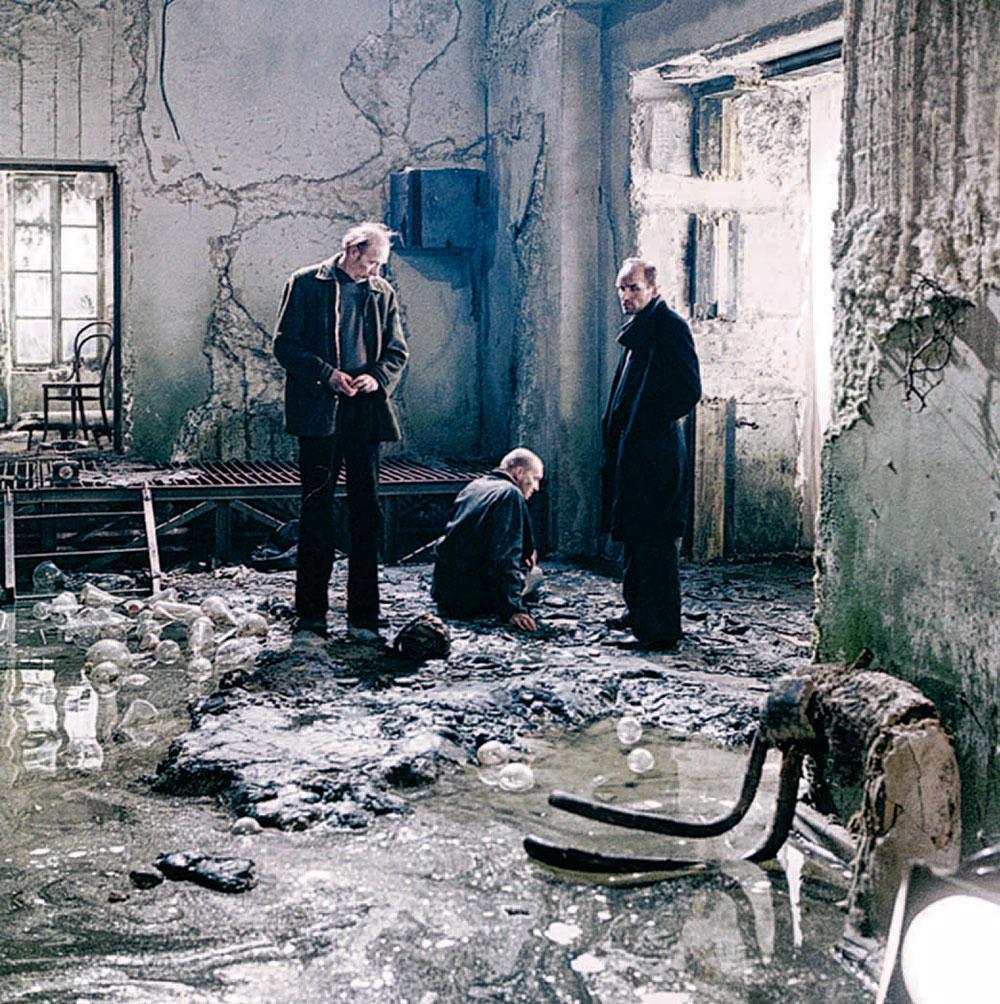 Tarkovski wordt vaak ingeroepen door regisseurs die denken dat opnames van starende mensen in een desolaat landschap automatisch diepzinnig zijn.