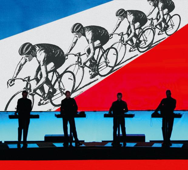 Kraftwerk tijdens een uitvoering van Tour De France: Zonder New Order, Aphex Twin, Soulwax en Daft Punk zouden we nu niet naar Kraftwerk luisteren.