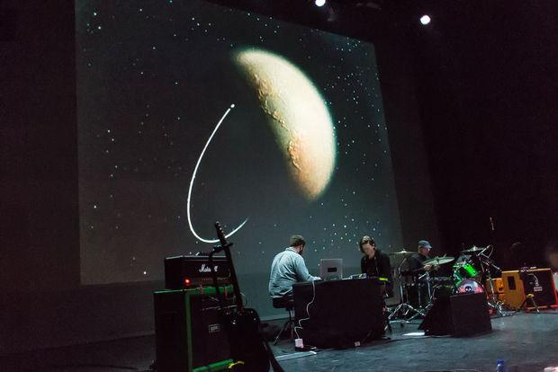 Mogwai plays 'Atomic' @ Les Nuit Botanique: Het beeld spreekt luider dan de muziek
