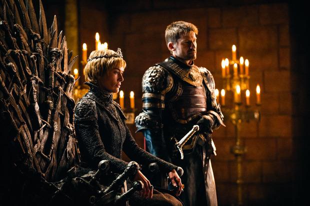 Cersei Lannister zit eindelijk  op de IJzeren Troon,  maar voor hoelang?