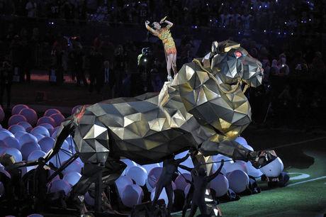 Groots spektakel met Katy Perry tijdens halftime Super Bowl