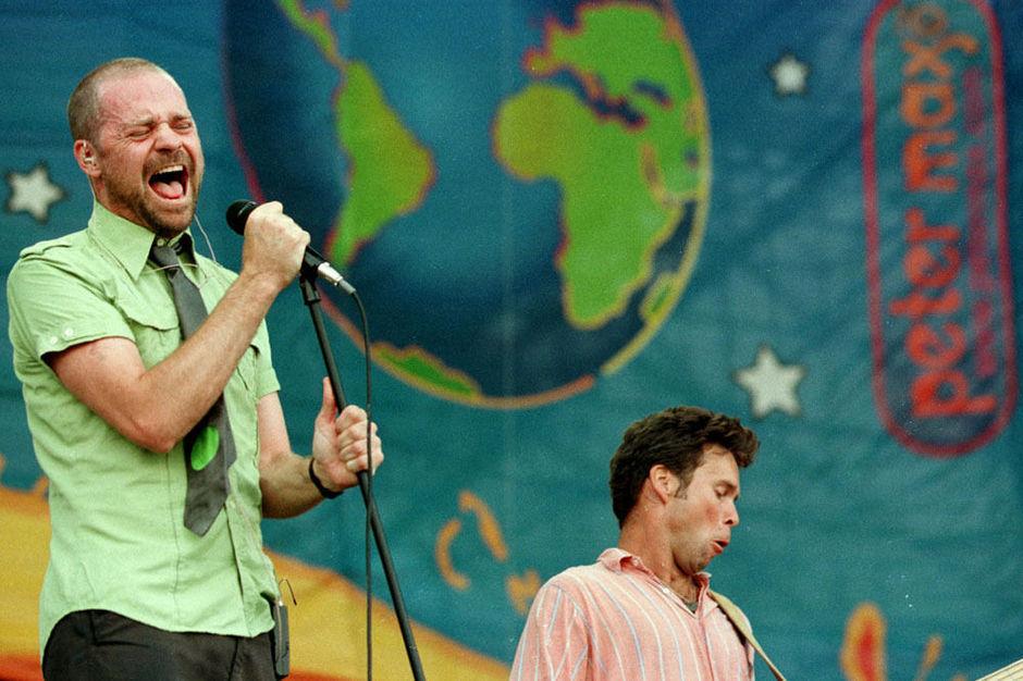 Gordon Downie tijdens een optreden op het Woodstock music and arts festival in New York