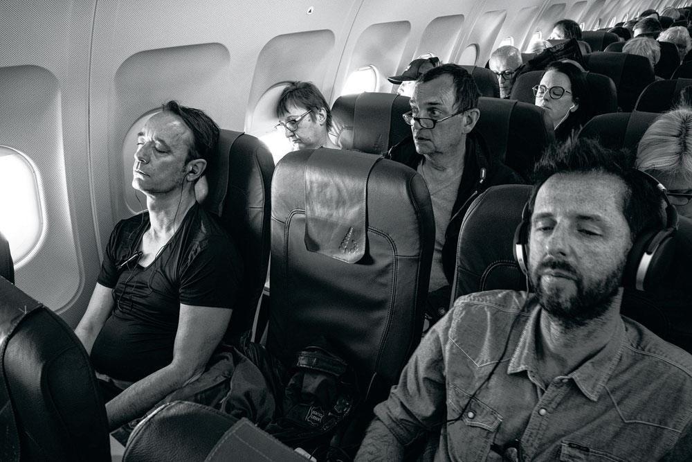 Op het vliegtuig van Brussel naar Lissabon, met Alan Gevaert (links) en Bruno De Groote (rechts).
