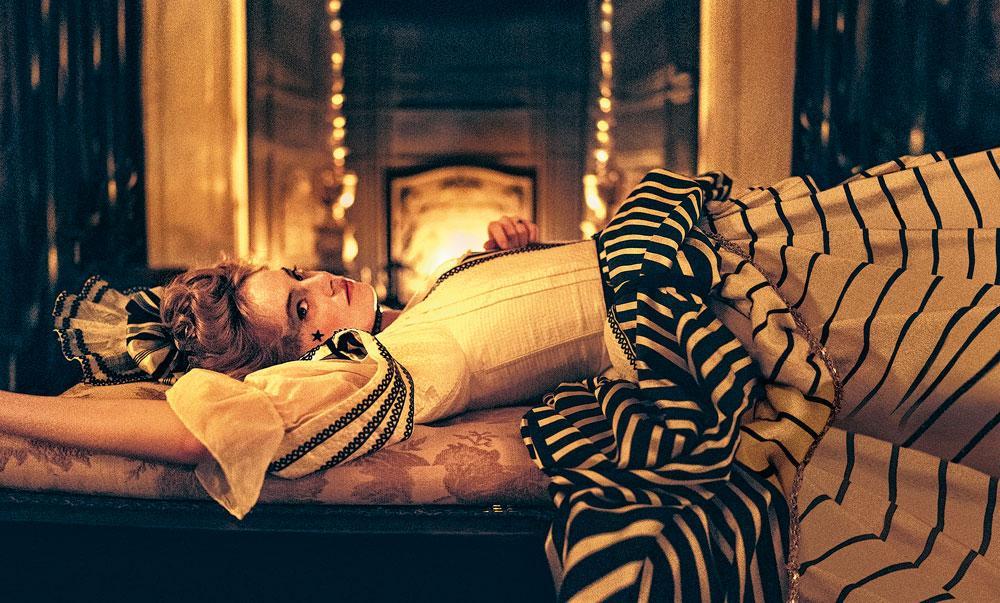 Emma Stone als Abigail Hill: van manipulatieve kamermeid tot dame van adel.