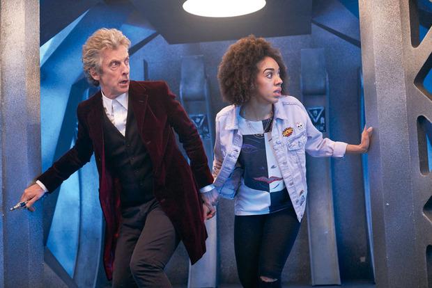 Peter Capaldi en Pearl Mackie in het nieuwe seizoen van Doctor Who. 'The Doctor is een ideaal personage om in te spelen op de actualiteit: hij gebruikt geen wapens, maar een sonische schroevendraaier.'