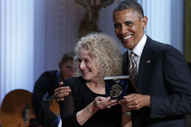 In het Witte Huis bij Barack Obama, die haar in 2013 de Library of Congress Gershwin Prize voor populairste song overhandigde.