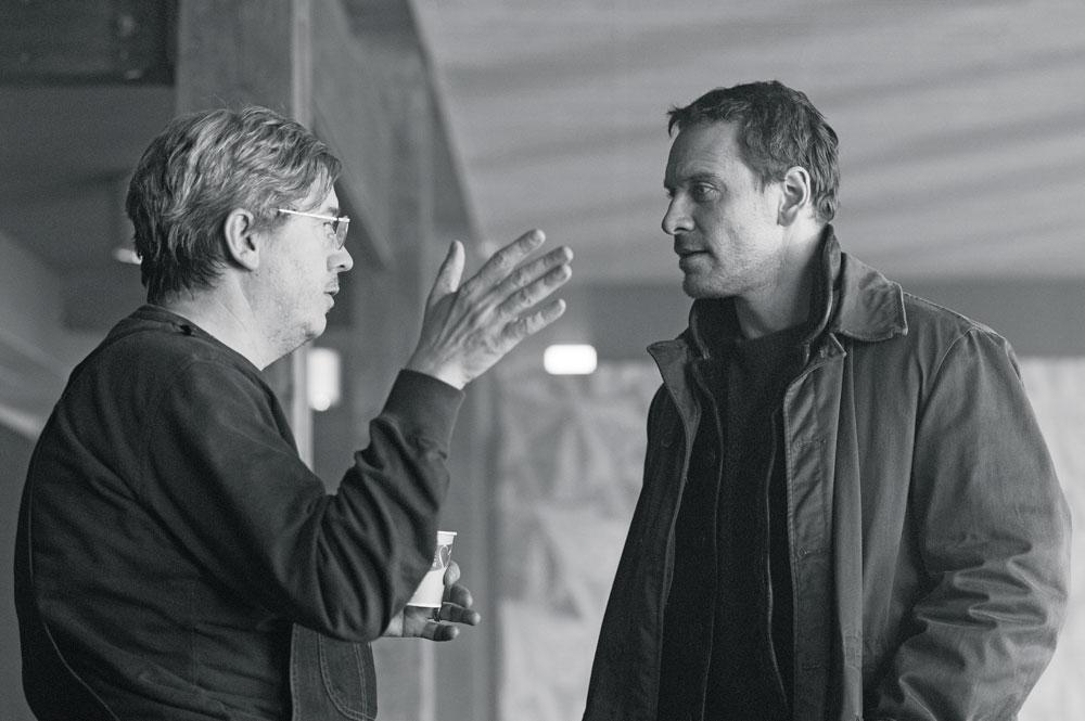 Hoofdrolspeler Michael Fassbender (rechts) met regisseur Tomas Alfredson: 'Hij hoort in het rijtje Cronenberg-McQueen-Boyle thuis.'
