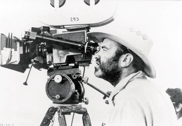 Terrence Malick op de set van Days of Heaven, een van de weinige foto's van de regisseur.