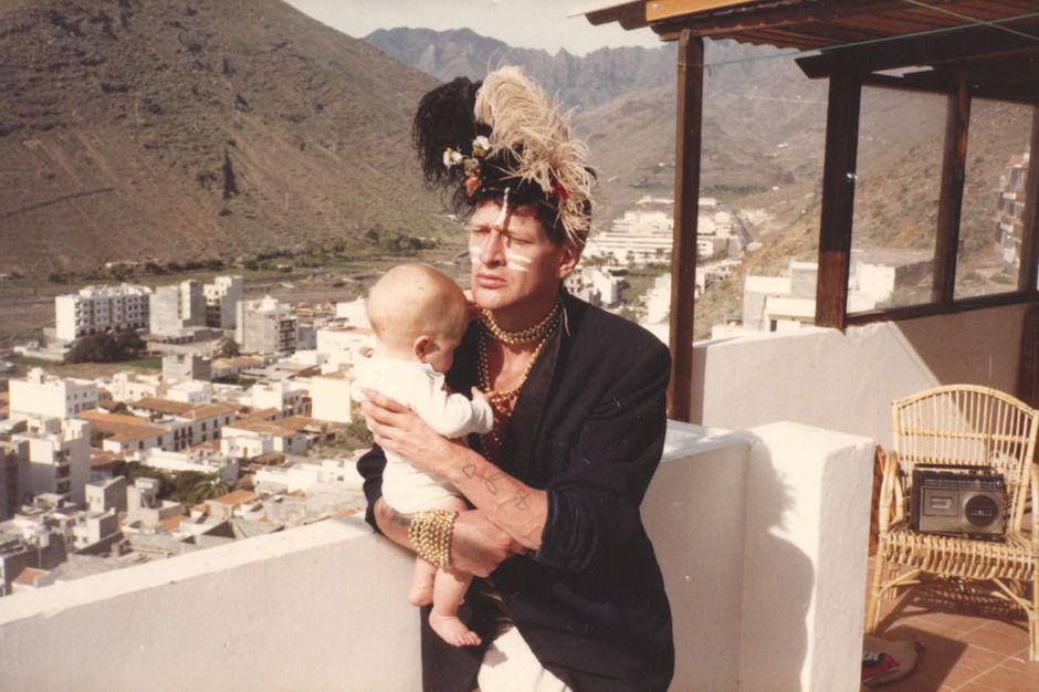 Herman met dochter Lola, op vakantie: hij was een extreem liefhebbende vader