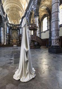 Idan Salakhovan Standing Veil (Détail), 2016, église Saint-Loup, Namur, 2017. Courtesy de l'artiste. 