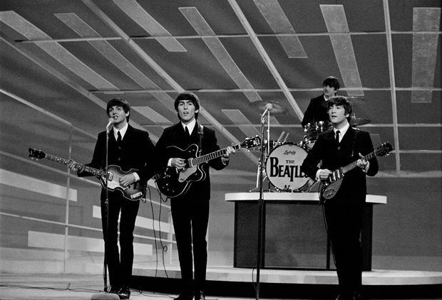 Les Beatles, en 1964, au Ed Sullivan Show. 