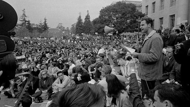 Manifestations sur le campus de Berkeley en 1964. 