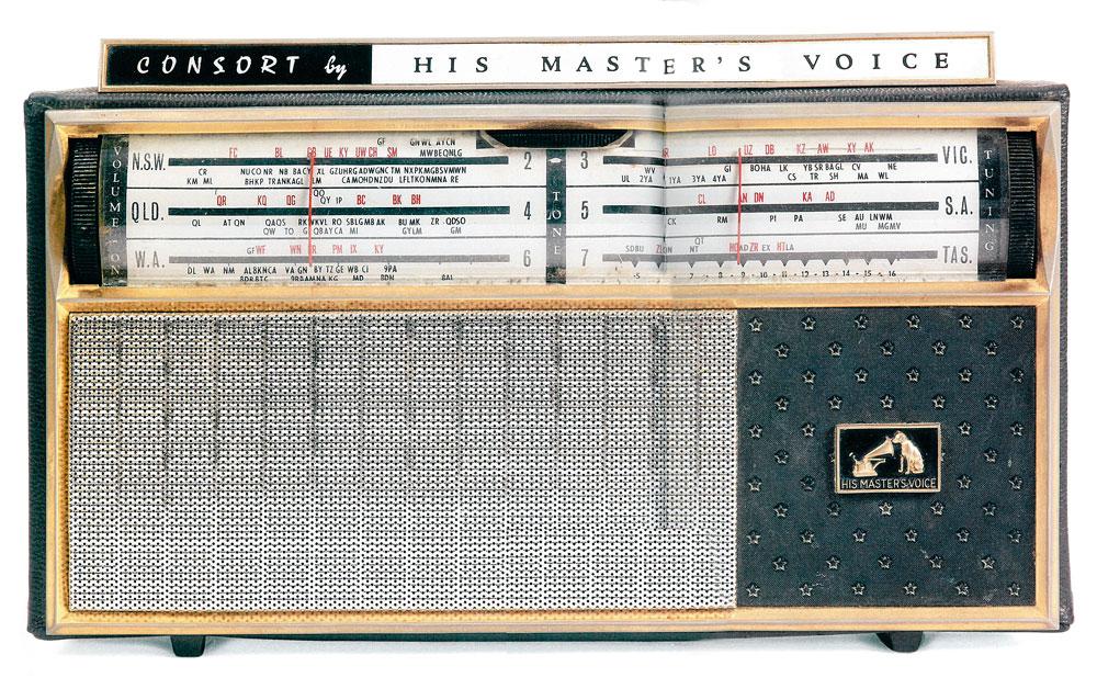1947 - La révolution du transistor (ici un modèle de 1963). Fini les encombrants postes de radio à lampes, place au mini composant