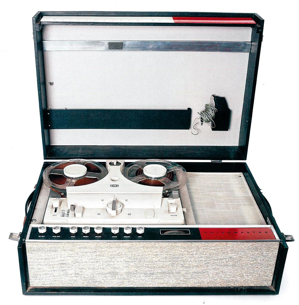 1959 - Après la révolution électrique, la musique se grave désormais sur des bandes magnétiques (ici, le magnéto Voicemaster 65).