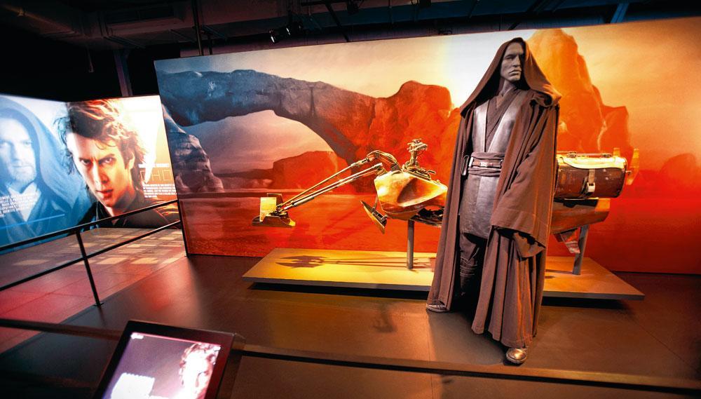 L'exposition revient aux origines de la saga jusqu'au Réveil de la Force, sorti en 2015.