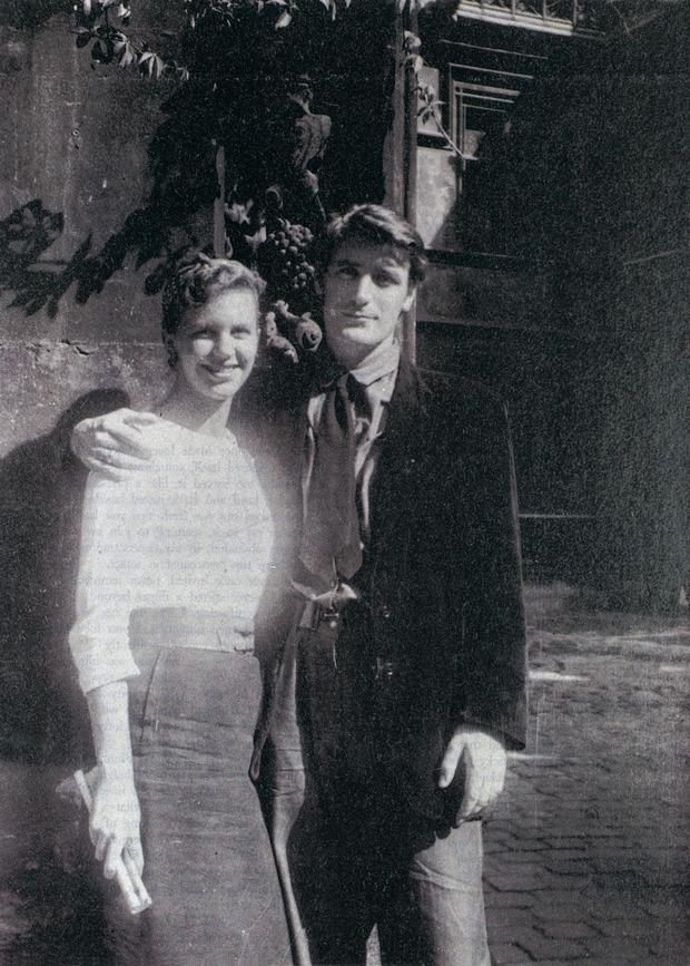 Sylvia Plath et son mari, le poète anglais Ted Hughes, en 1956.