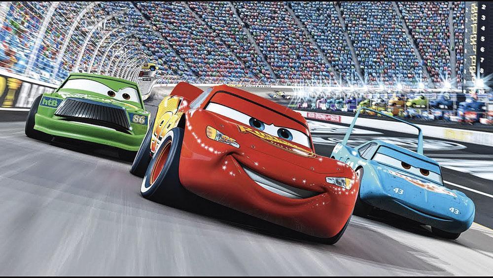 Cars, de John Lasseter et Joe Ranft, 2006. John Lasseter applique aux Cars la formule qui lui avait souri avec Toy Story, les dotant de sentiments et d'émotions. Soit l'histoire de Lightning McQueen, 