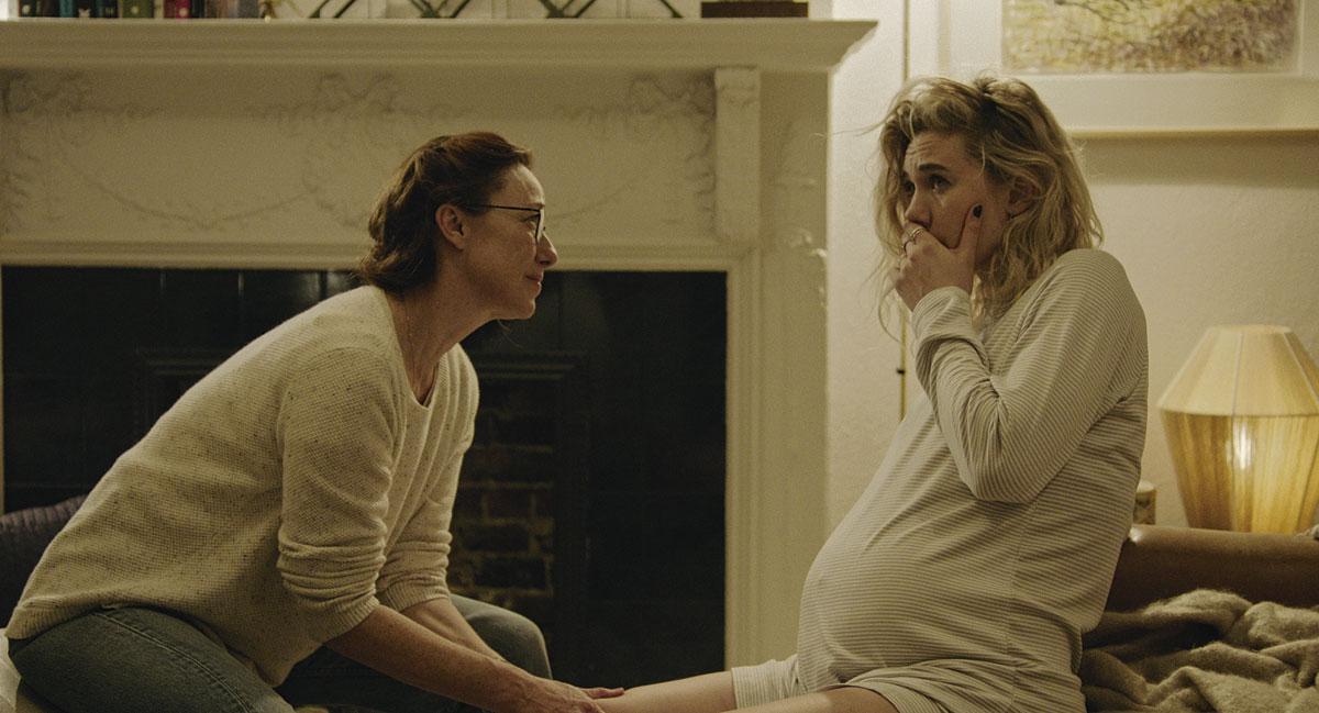 Long plan séquence de 25 minutes, la scène de l'accouchement à domicile de Martha par Eva (Molly Parker), est d'une intensité inouïe.