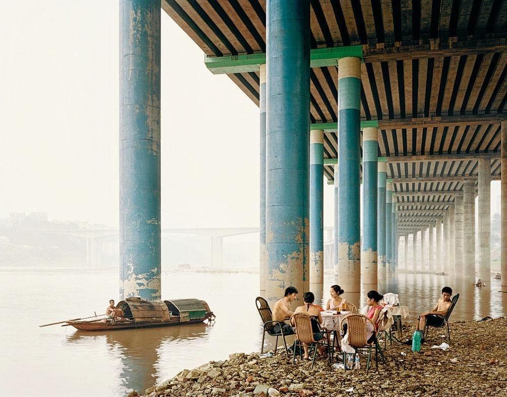 Pique-nique bétonné sur les rives du Yangzi Jiang.