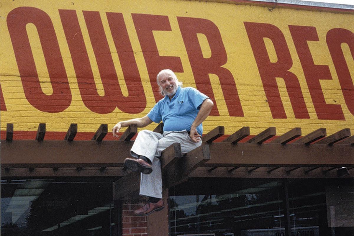 Russell Solomon, créateur de Tower Records, au-dessus du magasin de Sacramento, en 1989. En pleine gloire du disque...