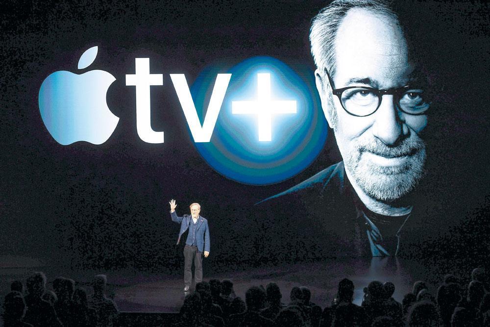 Lors de la présentation d'Apple TV+, à Cupertino, en Californie, le 25 mars. De nombreuses stars, tel Steven Spielberg, sont venues promouvoir la plateforme de streaming.