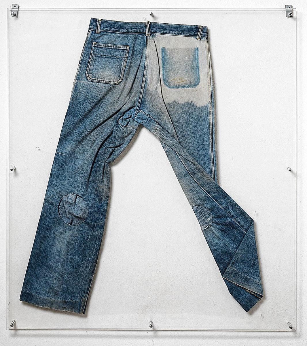 Joseph Beuys La jambe d'Orwell, pantalon pour le XXIe siècle (1984). 