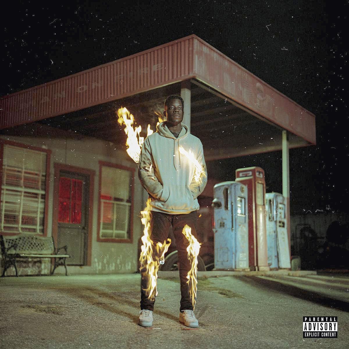 Thutmose  Man on Fire (2018)  Ce rappeur new-yorkais de Brooklyn, originaire du Nigeria, pose cool, en feu, comme au bon vieux temps analogique.