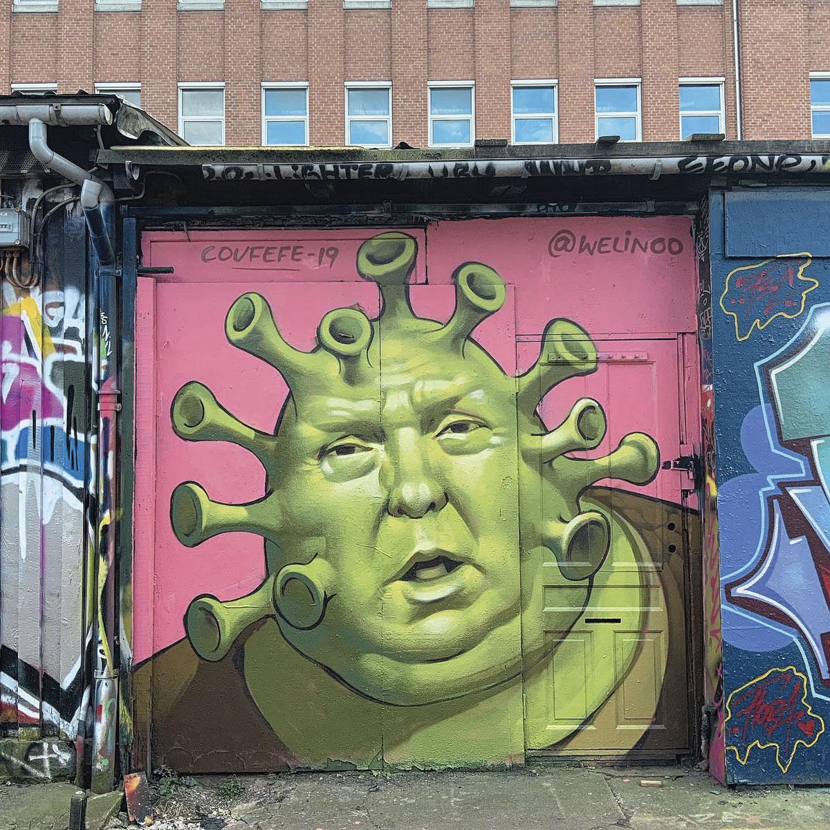 Le street artist danois Welinoo a taillé un joli costard à Donald Trump en le représentant à mi-chemin entre Shrek et une cellule de virus corona.