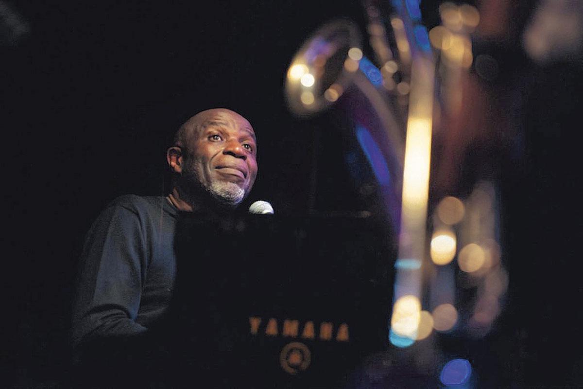 En concert hommage à Franco Luambo au Jazz Kif de Kinshasa.