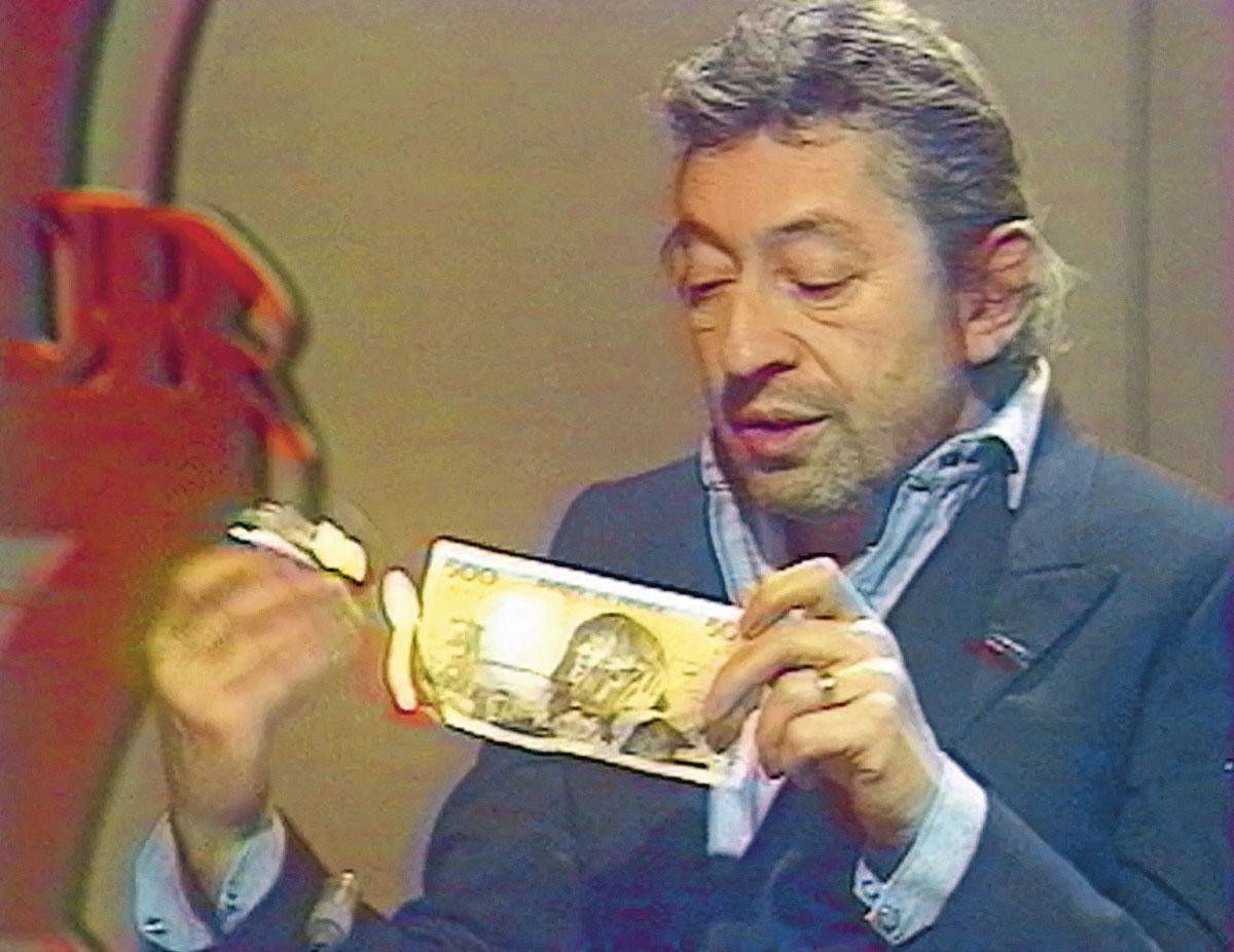 Serge Gainsbourg, en 1984, fait scandale en brûlant un billet de 500 francs.