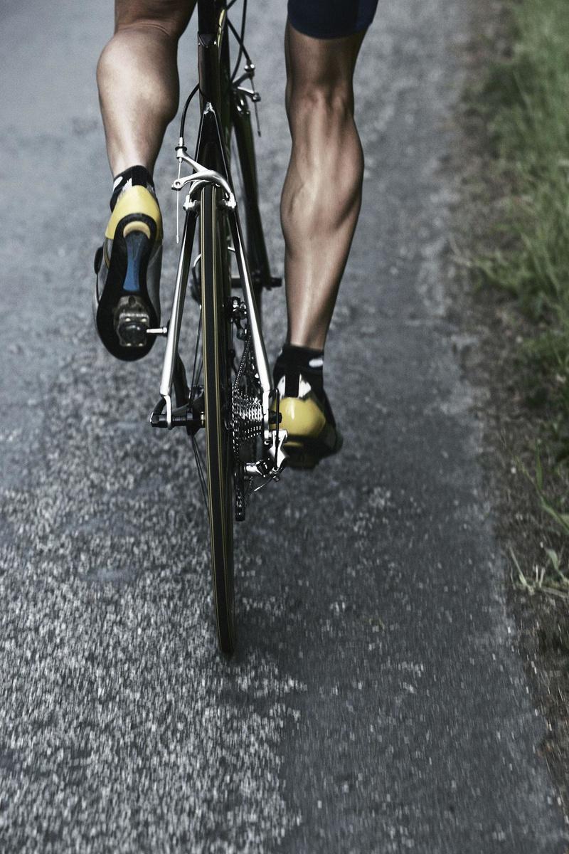 Tous les coureurs, professionnels et amateurs, les utilisent: ces pédales permettent un pédalage plus efficace en tirant avec la jambe qui remonte.