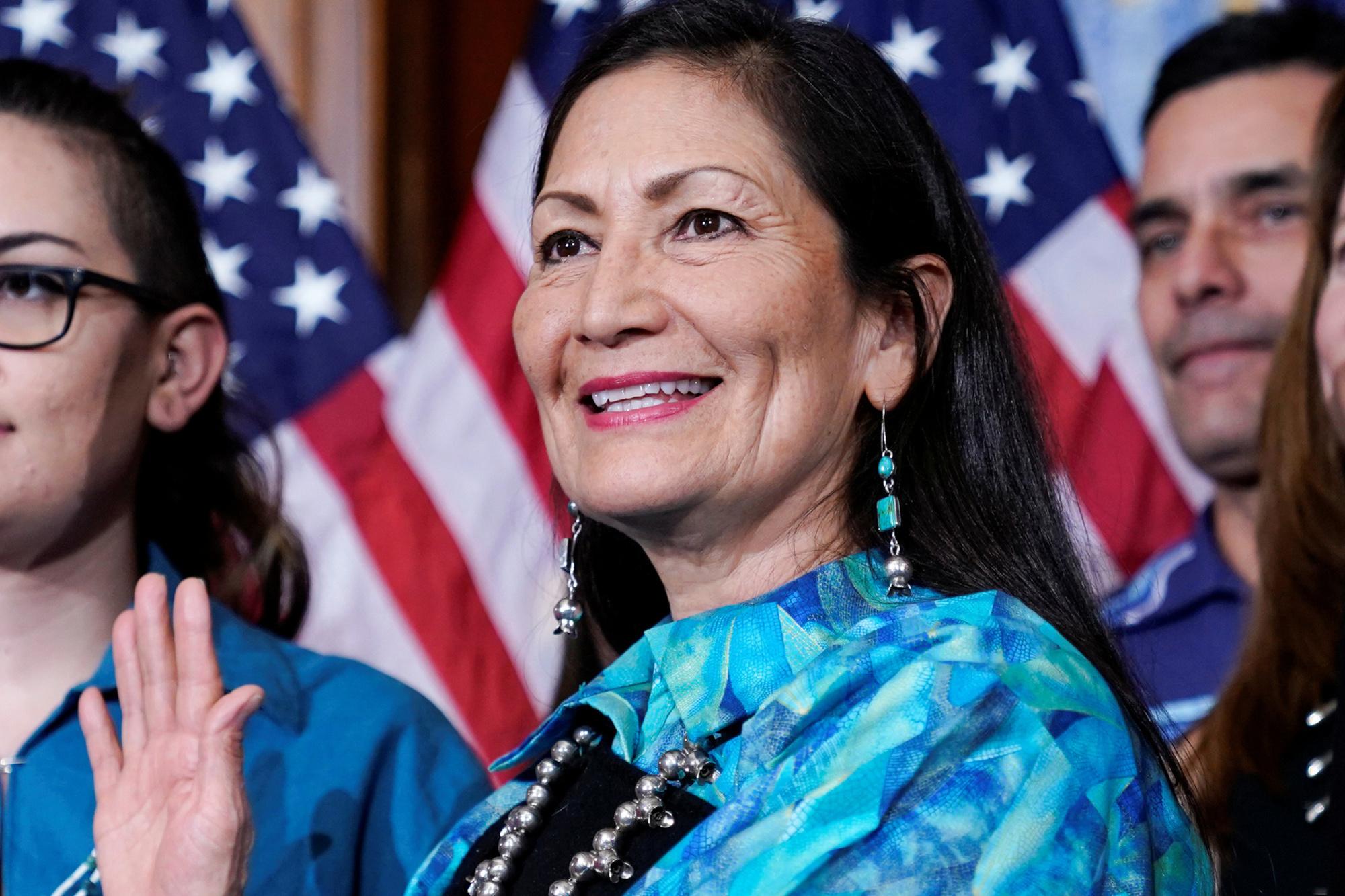 Deb Haaland: après 245 ans, les Amérindiens ont enfin un ministre