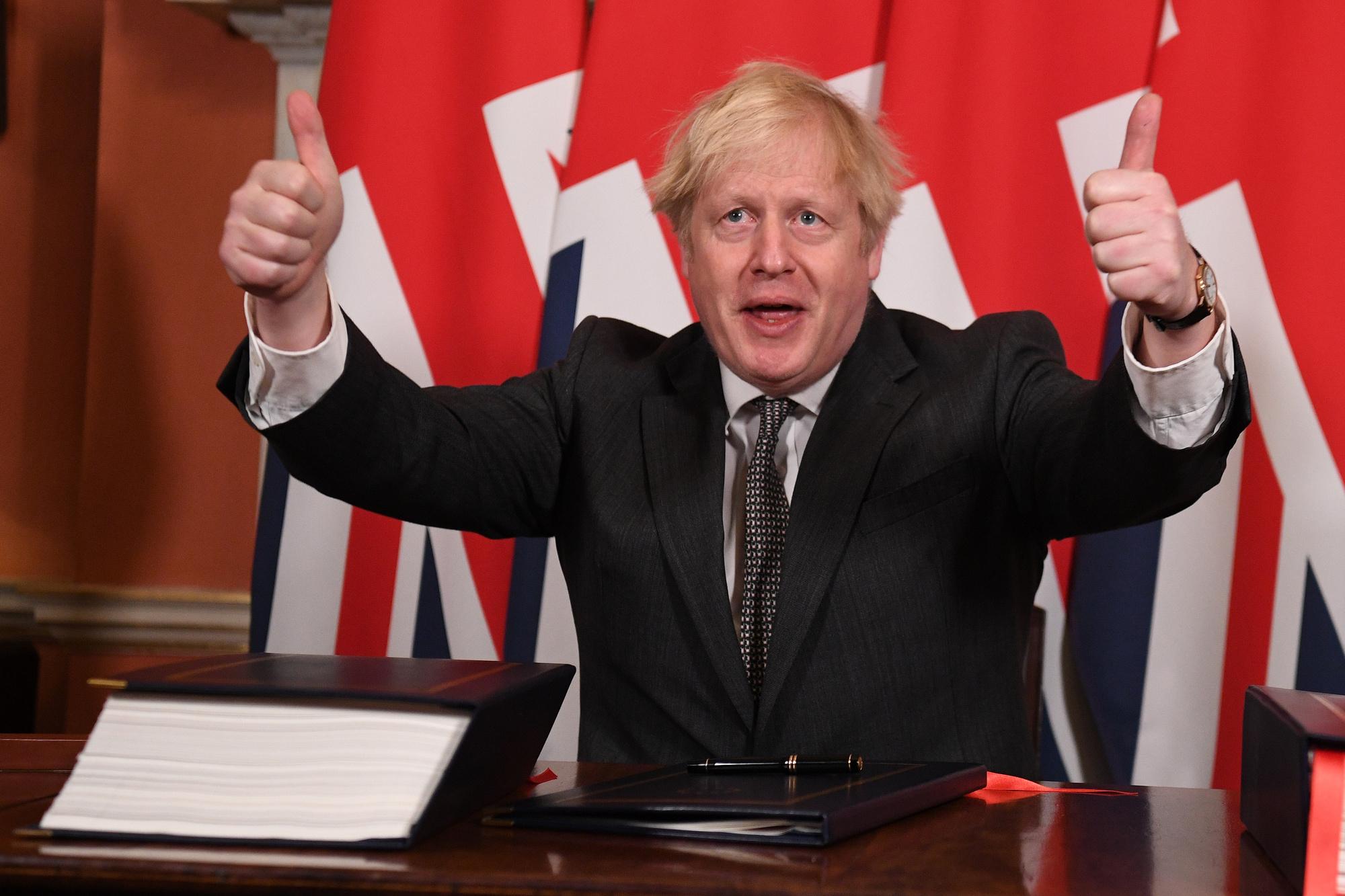 Brexit: Johnson salue un 