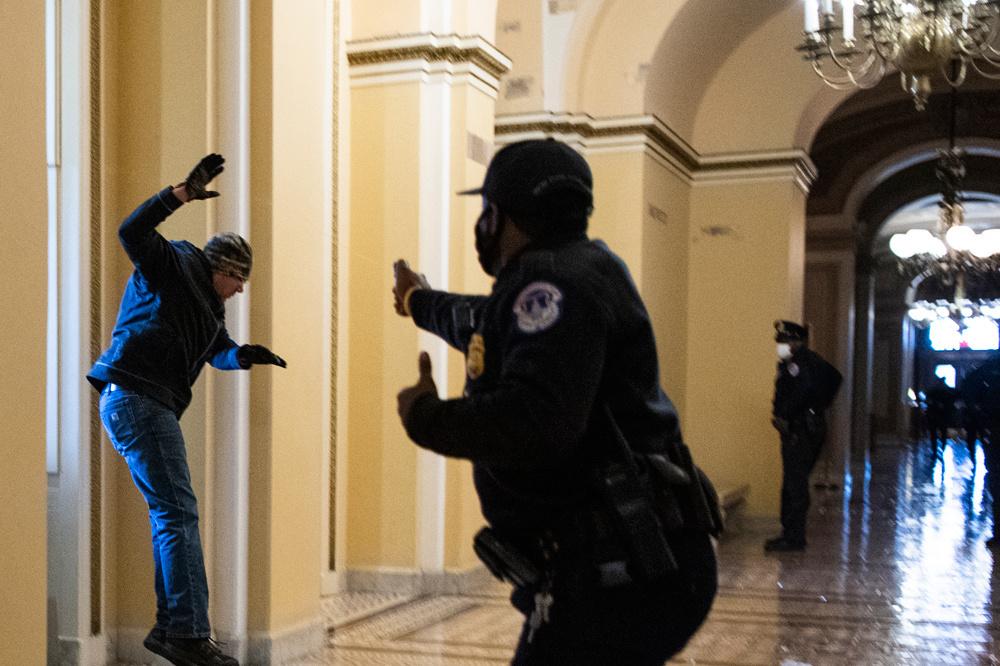 Comment les émeutiers pro-Trump sont-ils entrés si facilement dans le Capitole ?