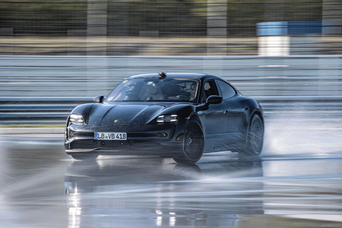 Porsche Taycan électrique: record du monde en glisse.
