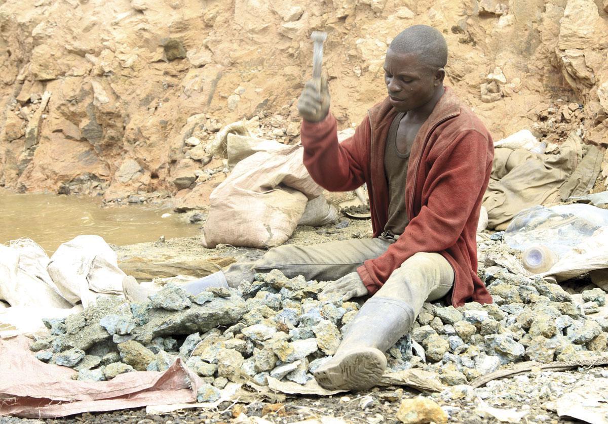 Depuis plusieurs années, Amnesty International dénonce les conditions de travail désastreuses dans les mines artisanales de cobalt, comme ici en RDC.