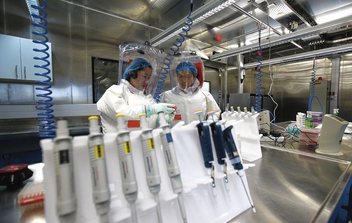 A Wuhan, le gouvernement chinois a construit un laboratoire de biosécurité de niveau 4, permettant de manipuler des pathogènes très dangereux comme le H5N1, Ebola ou le Sras.
