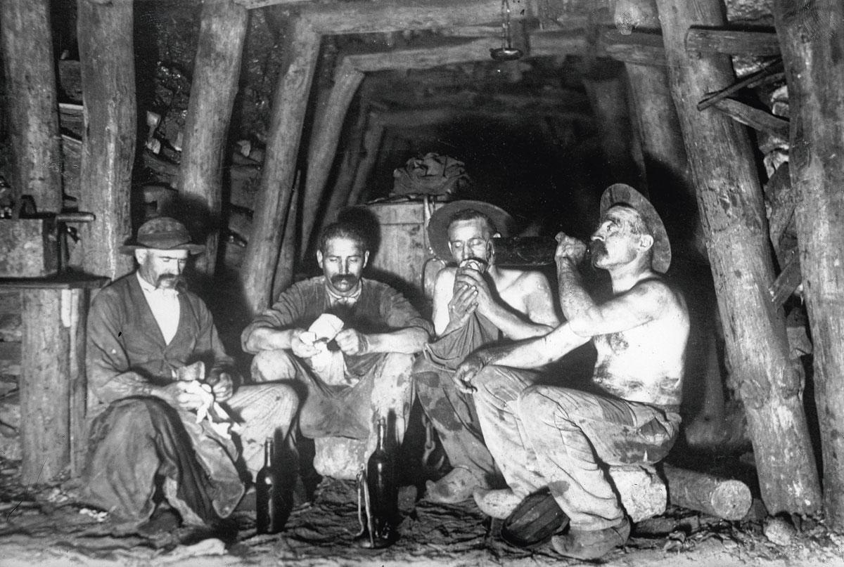 Mineurs en pause : même le charbon sera distribué sous le contrôle de l'armée.