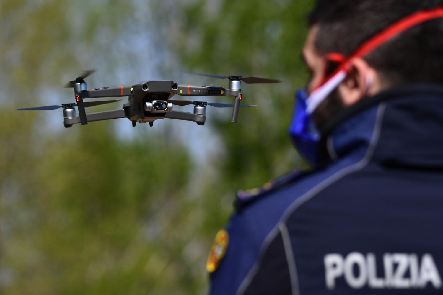 La police utilise des drones.
