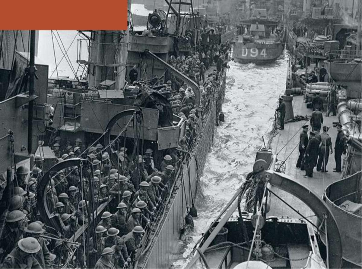 31 mai 1940. Arrivée, à Douvres, de troupes anglaises évacuées de Dunkerque à bord d'un destroyer.