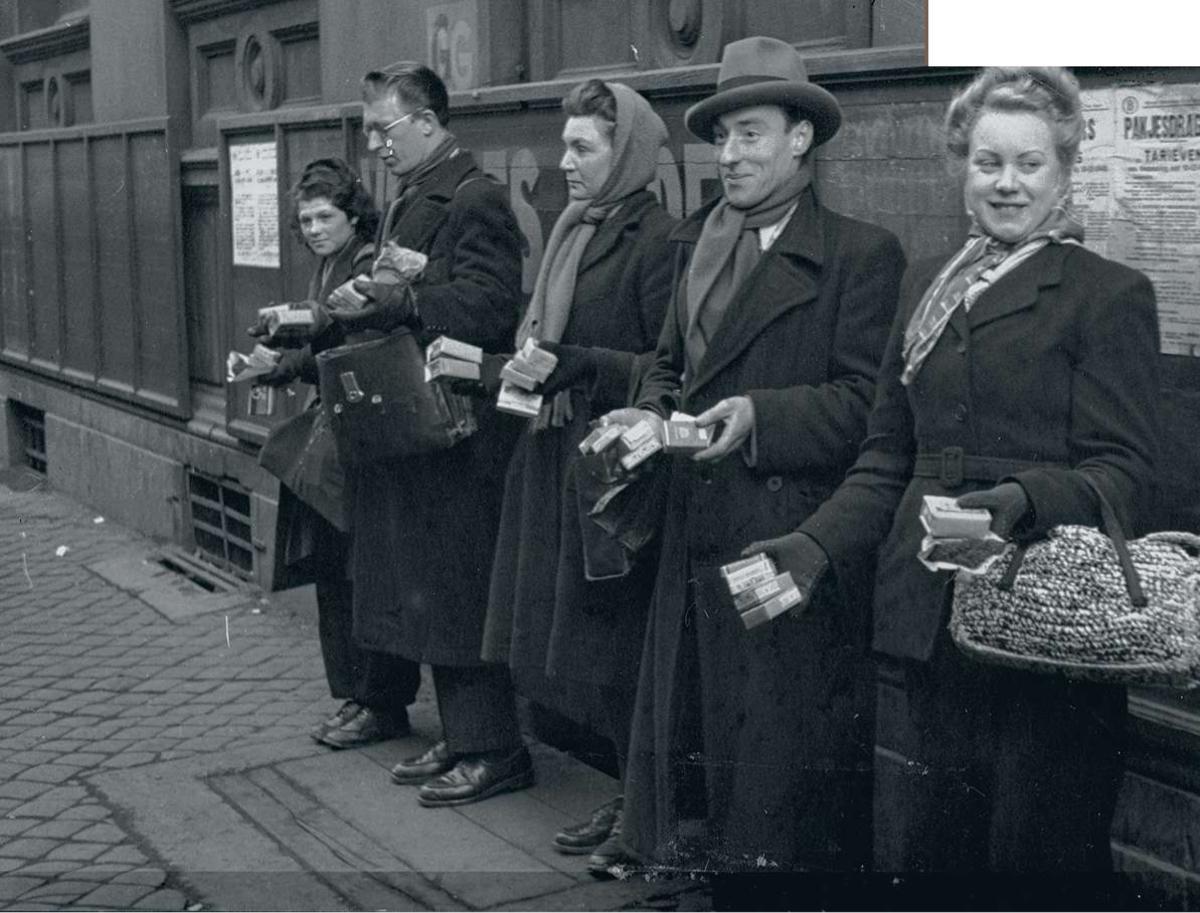 Vendeurs au marché noir durant l'Occupation.