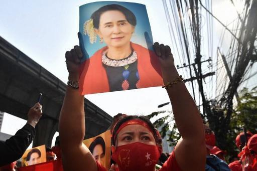 Birmanie: Manifestations monstres contre le coup d'Etat, une fronde inédite depuis 2007