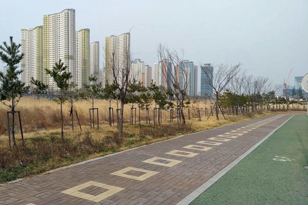 Les tours et les pistes cyclables de la cité nouvelle de Songdo, smartcity ultra-connectée, à 65 kilomètres de Séoul.